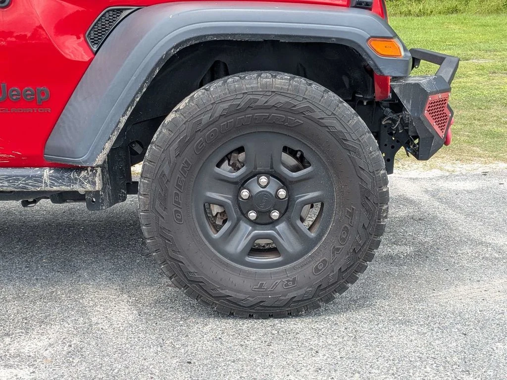 Used 2023 Red Jeep Sport image 11