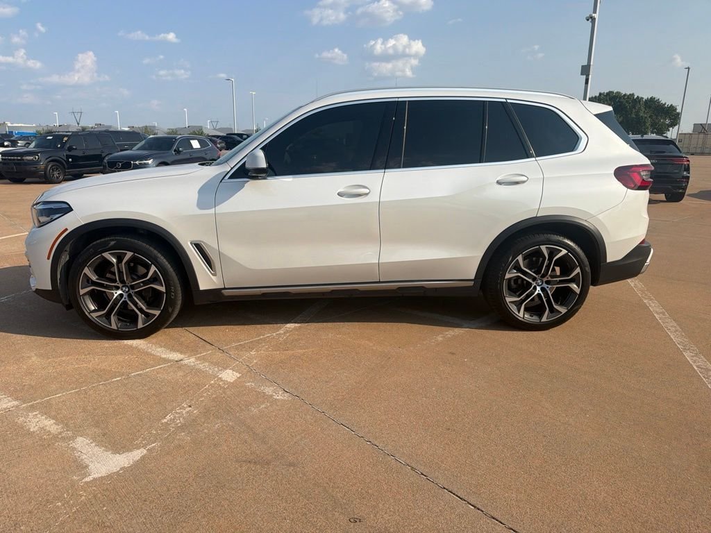 Used 2023 White BMW sDrive40i image 2