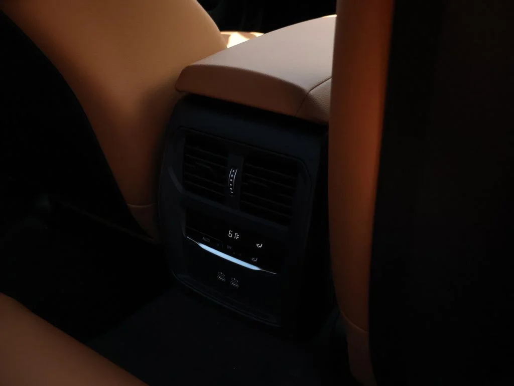 2025 BMW 3 Series 330i - Photo 18