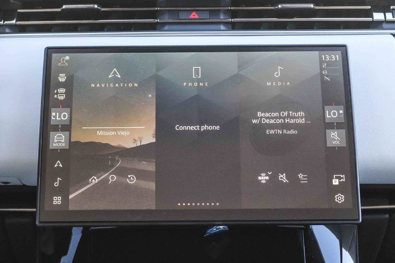 New 2027 Fuji White Land Rover Battersea Edition image 14