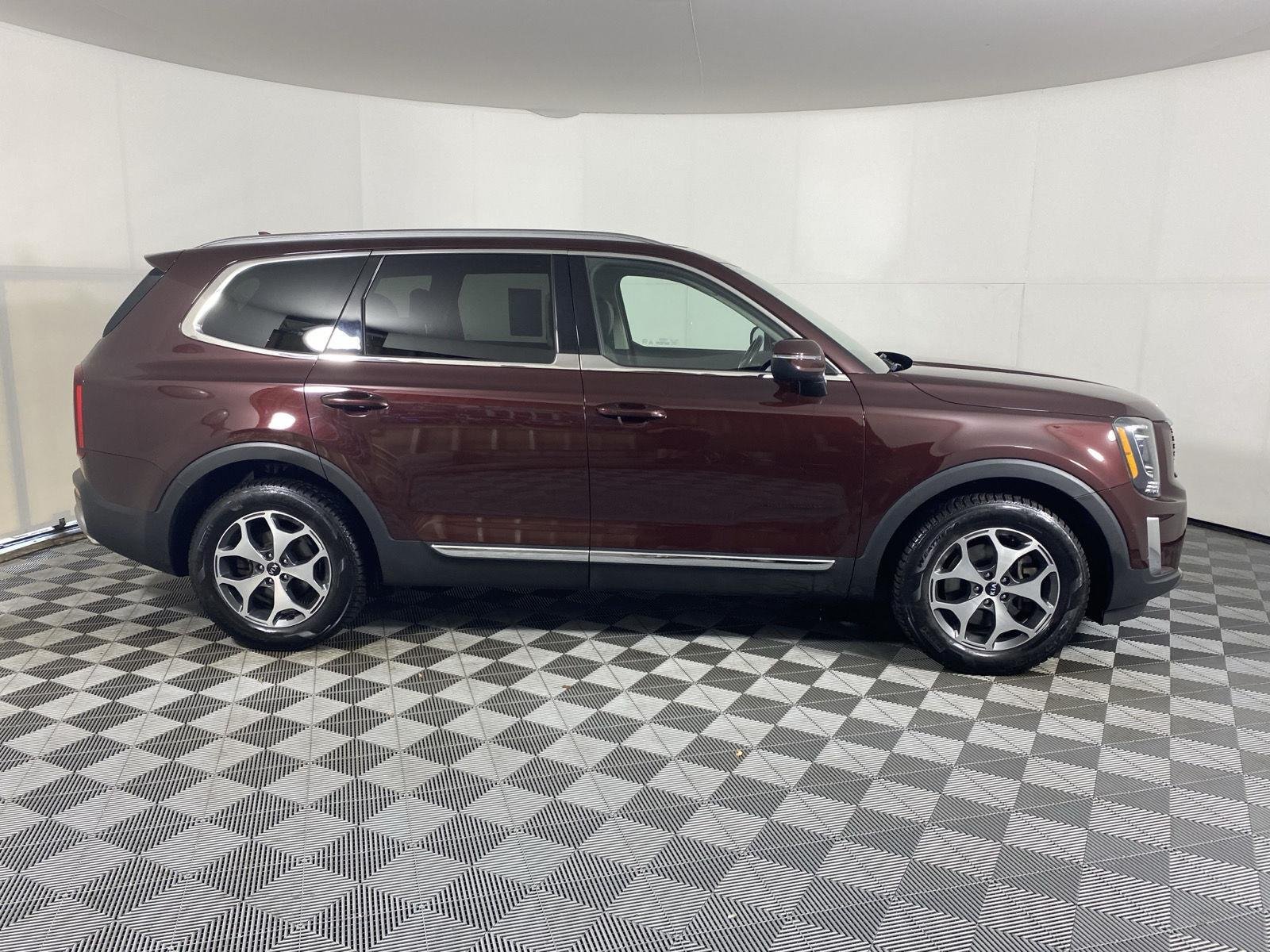 Used 2021 Sangria Kia EX image 10
