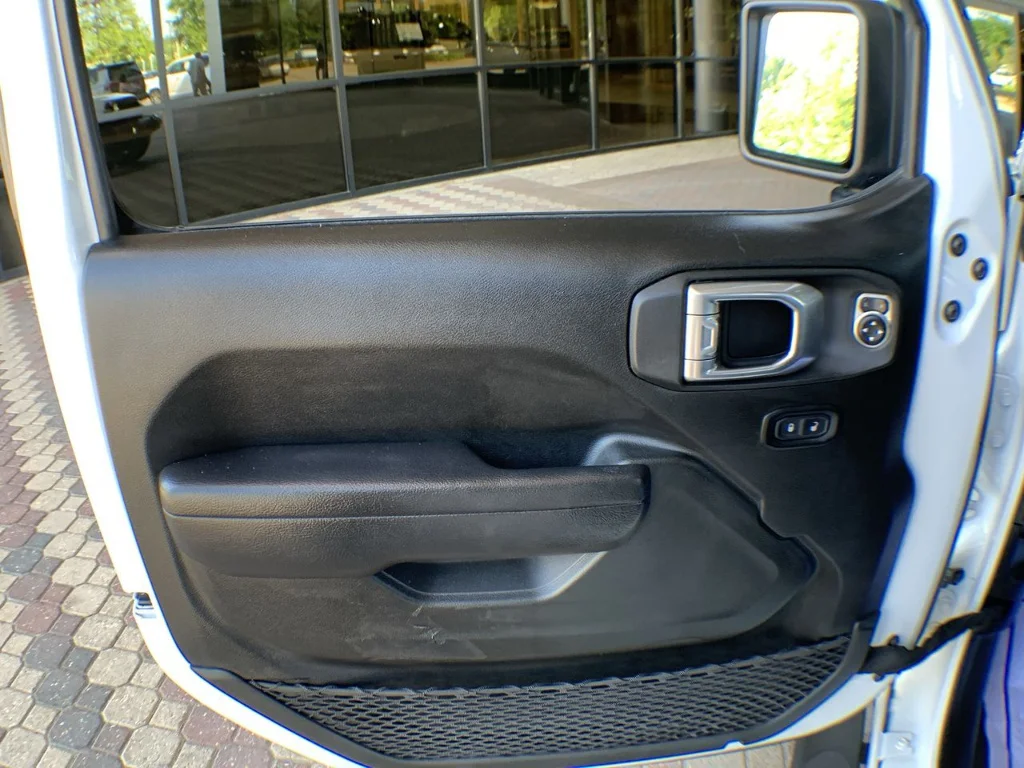 Used 2023 BRGHTWHT/BLACK Jeep Willys image 13