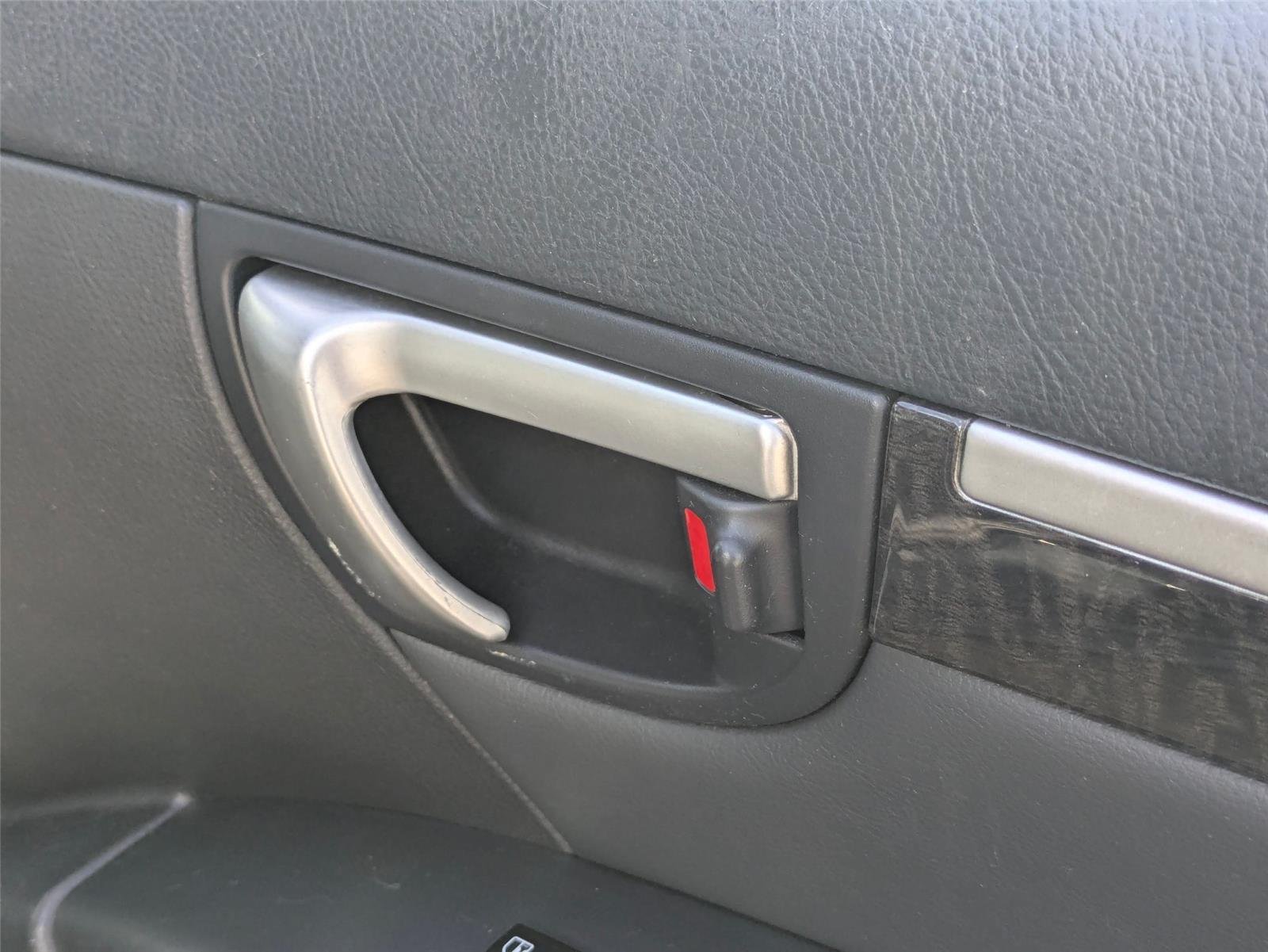 Used 2009 Ebony Black Hyundai Limited image 33