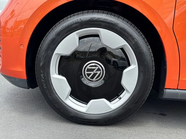 New 2025 Energetic Orange W/White Upper Volkswagen Pro S Plus image 9