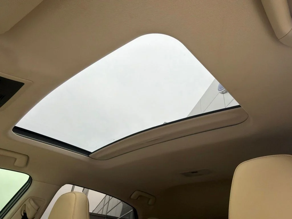 Used 2015 Atomic Silver Lexus 200t image 32
