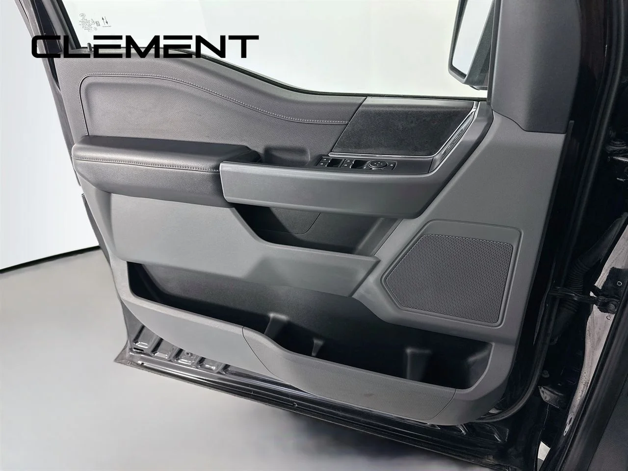 Used 2024 Black Ford XLT image 26