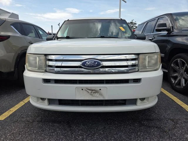 Used 2010 White Ford SE image 2