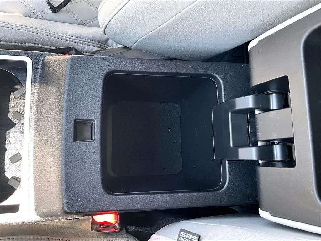 Used 2024 Red Mitsubishi SEL image 33