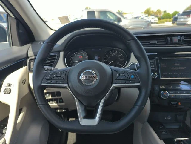 Used 2022 White Nissan SV image 25