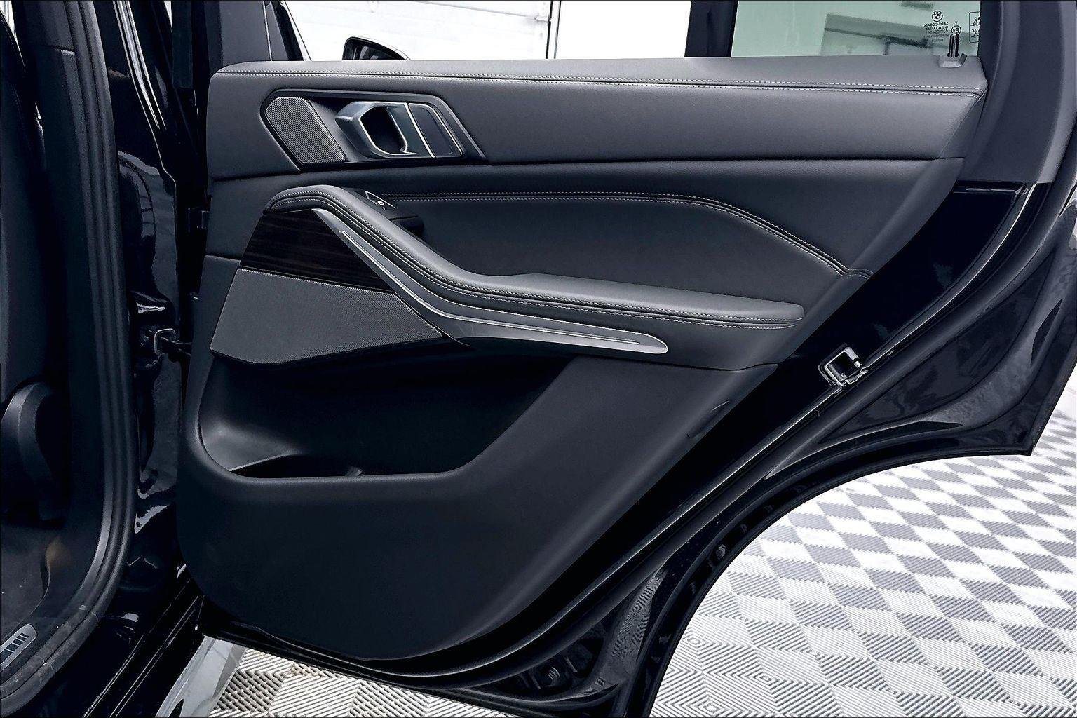New 2026 Black Sapphire Metallic BMW xDrive40i image 29