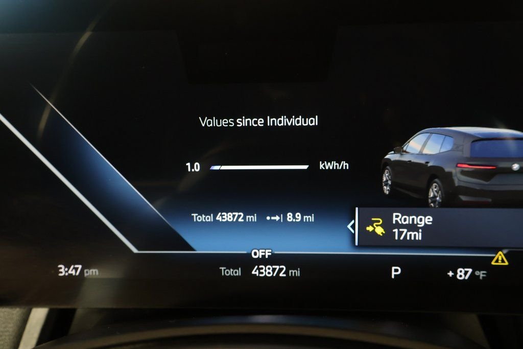 Used 2024 Dark Graphite BMW xDrive50 image 17