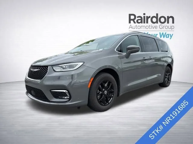 Used 2022 Ceramic Gray Clearcoat Chrysler Touring L image 3