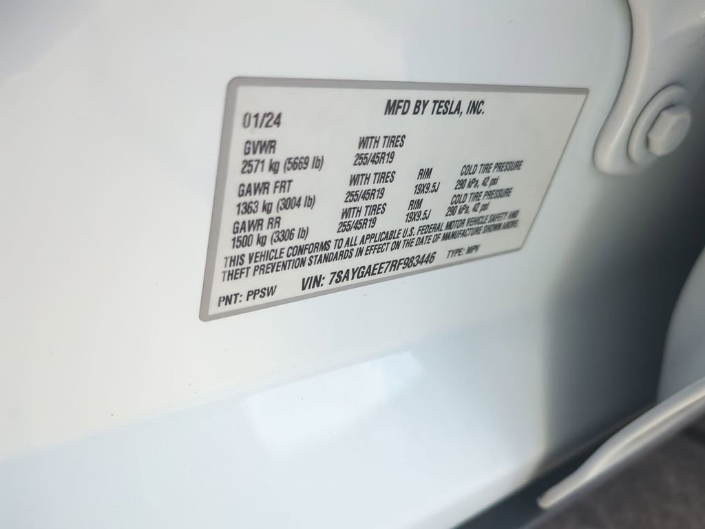 2024 Tesla Model Y Long Range - Photo 37