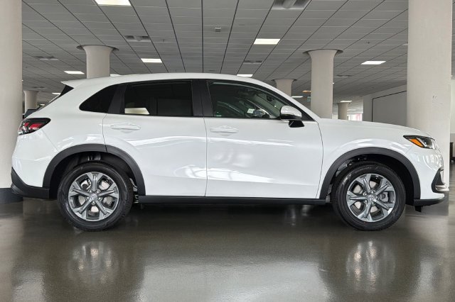 New 2027 Platinum White Pearl Honda LX image 3