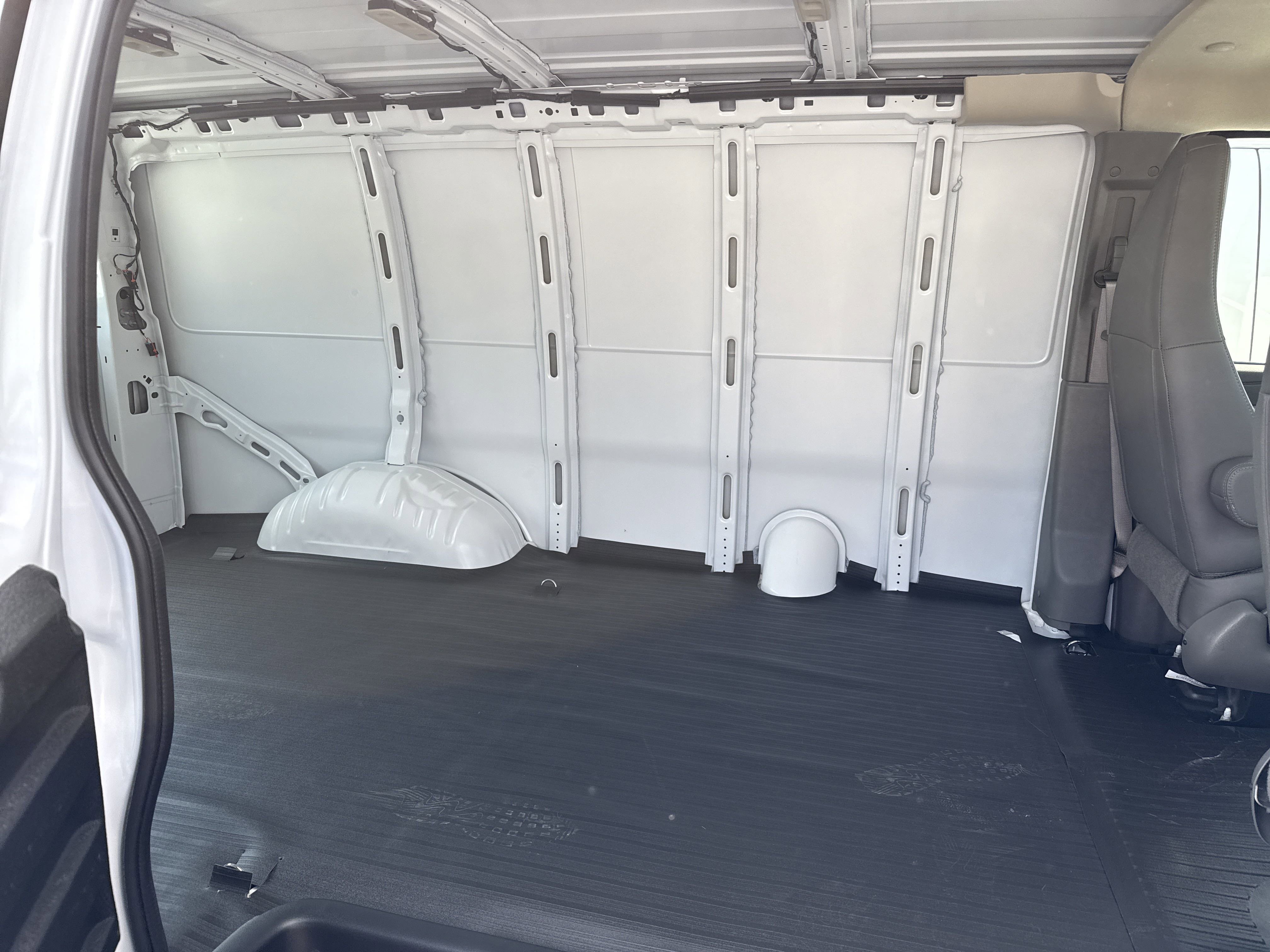 2025 Chevrolet Express Cargo Work Van - Photo 19