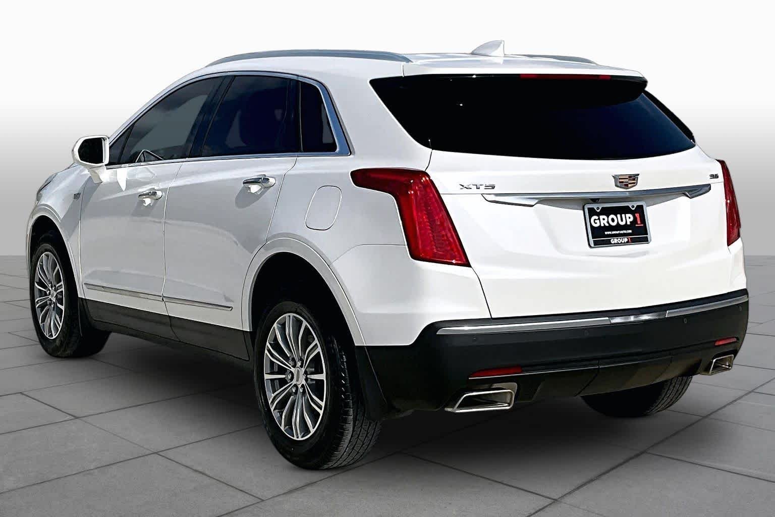 Used 2017 Crystal White Tricoat Cadillac Luxury FWD image 11
