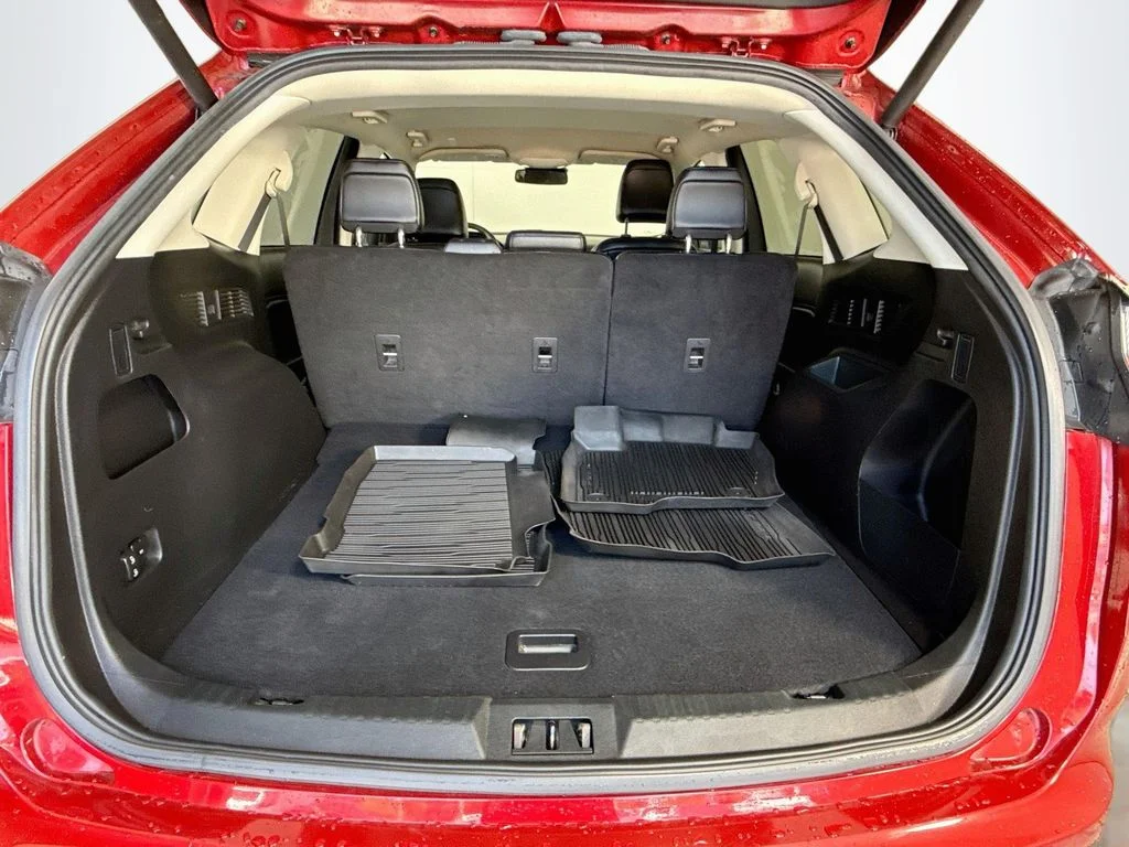 Used 2023 Rapid Red Metallic Tinted Clearcoat Ford SEL image 25
