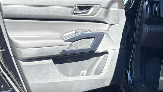 2026 Nissan Pathfinder SV - Photo 23
