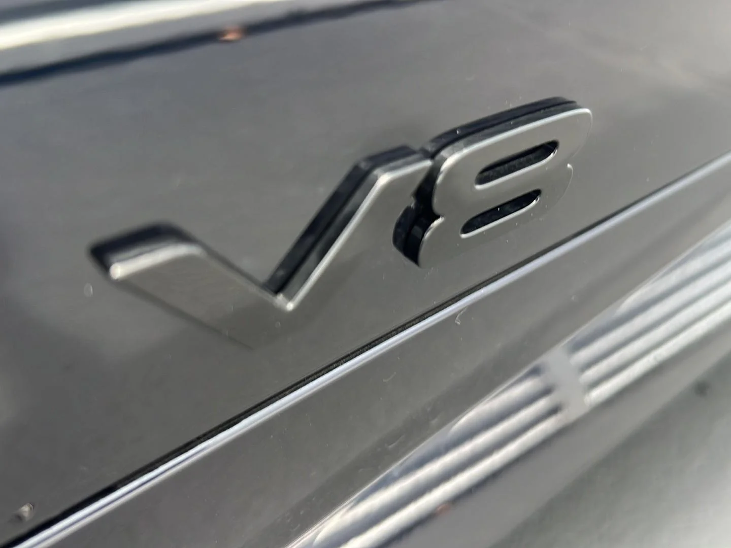 New 2026 Constellation Blue SV Bespoke Ultra Metallic Gloss Land Rover Dynamic SE image 10