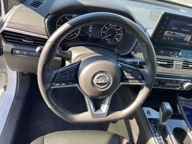 Used 2024 White Nissan 2.5 SV image 14