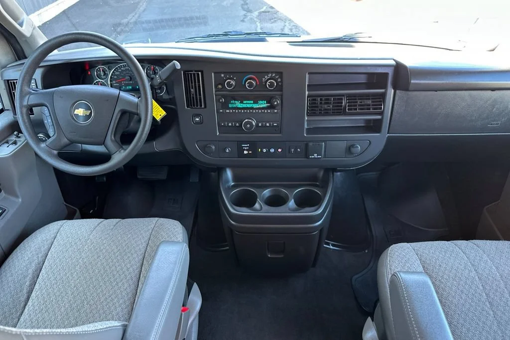 2024 Chevrolet Express Passenger LT - Photo 13