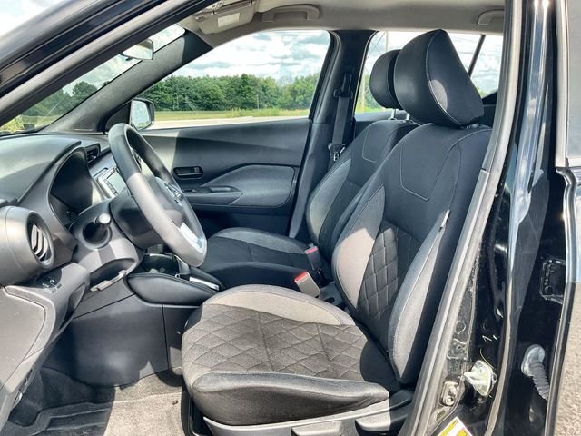 Used 2018 Super Black Nissan S image 19