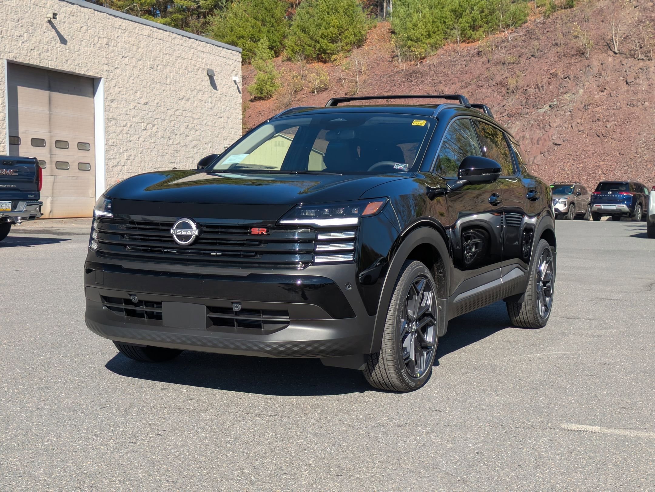 2026 Nissan Kicks SR photo 3