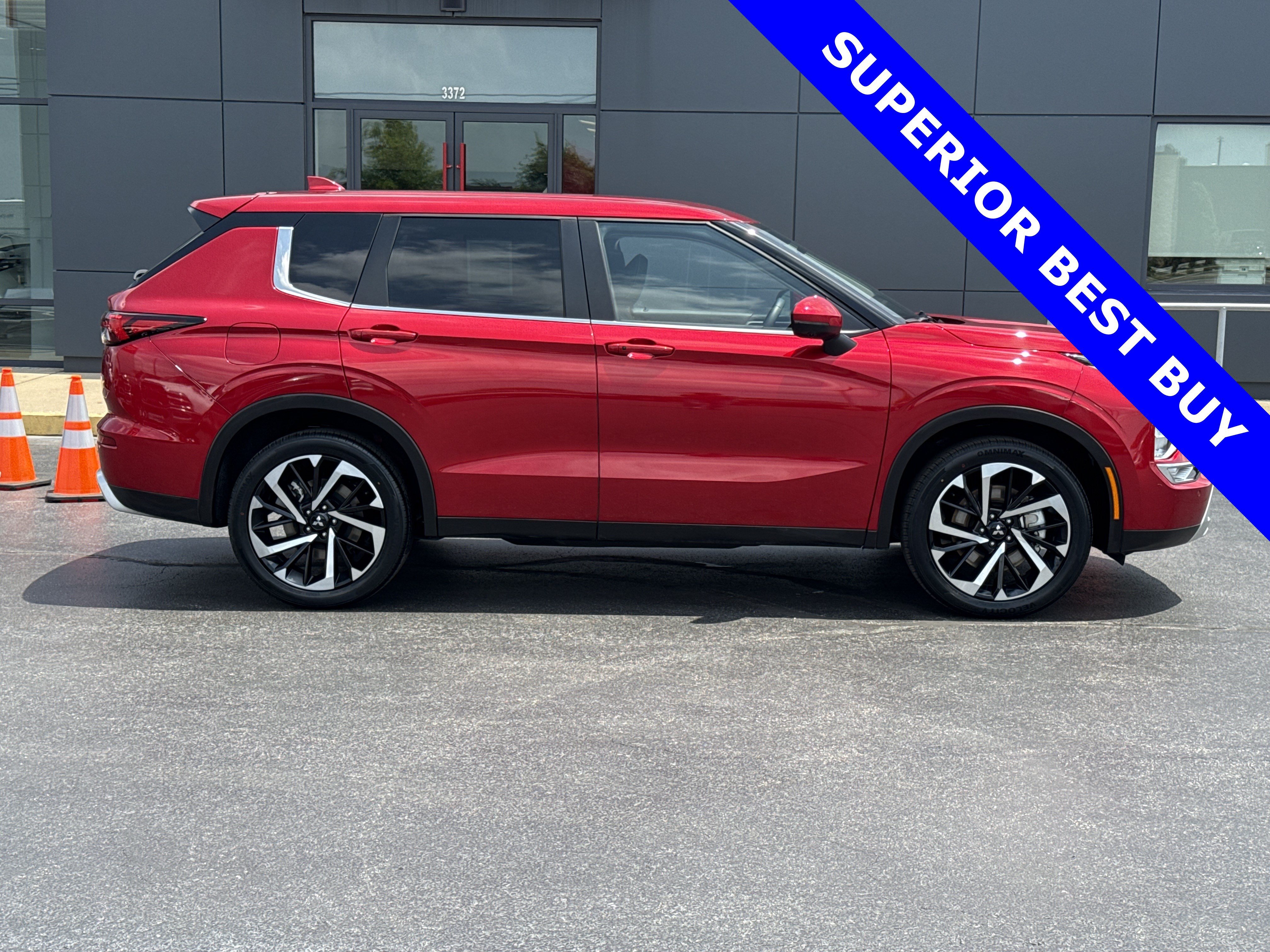 Used 2023 Red Diamond Mitsubishi SE image 2