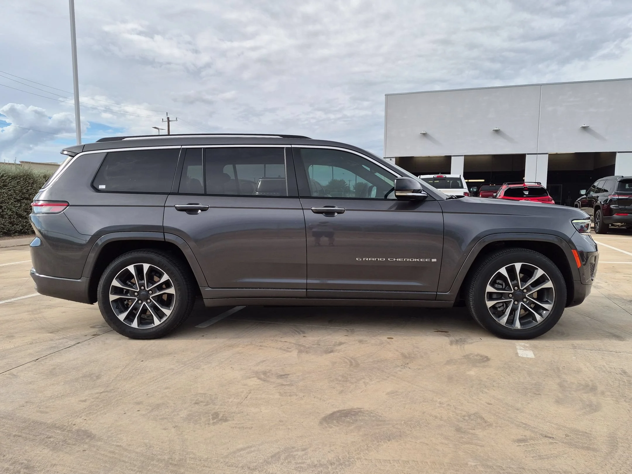 Used 2023 Gray Jeep Overland image 2