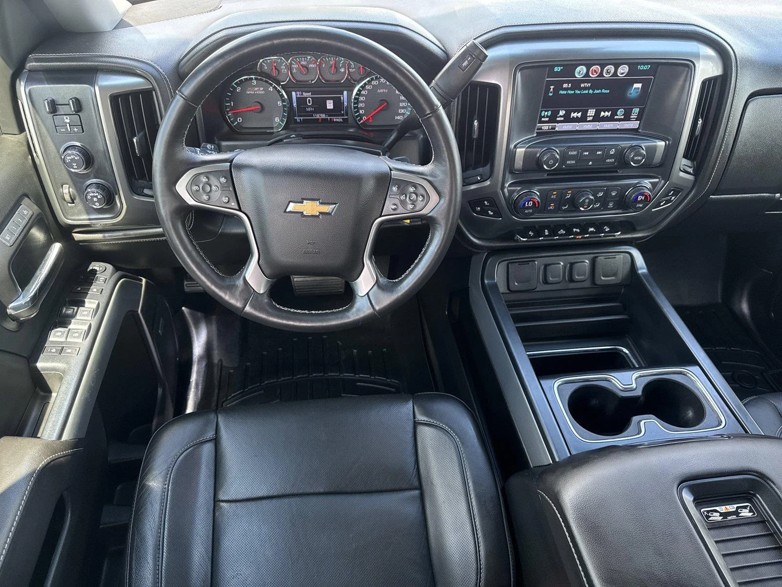 Used 2018 IRIDESCENT PEARL TRICOAT Chevrolet LTZ image 14