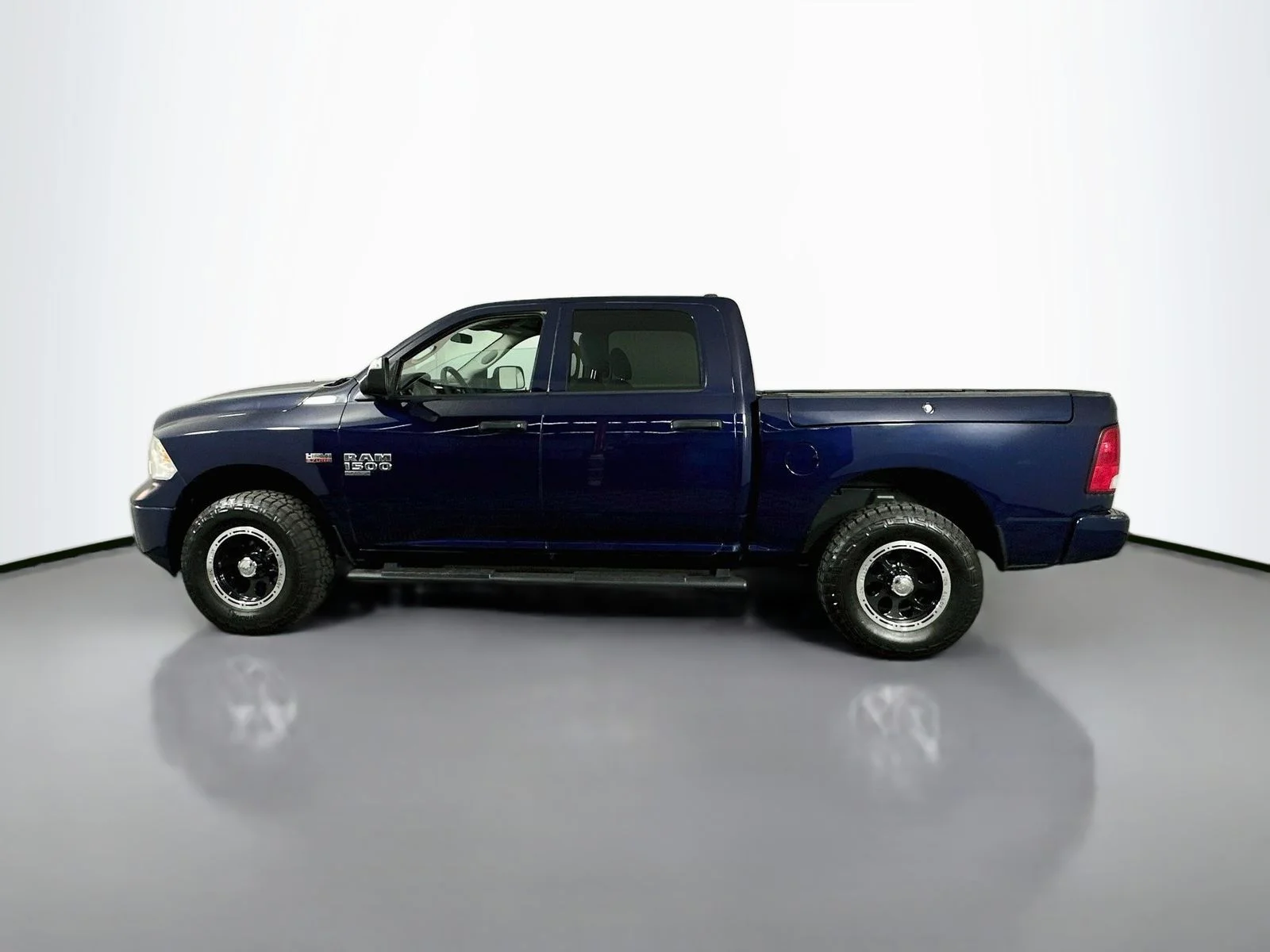Used 2019 True Blue Pearlcoat Ram Tradesman image 4