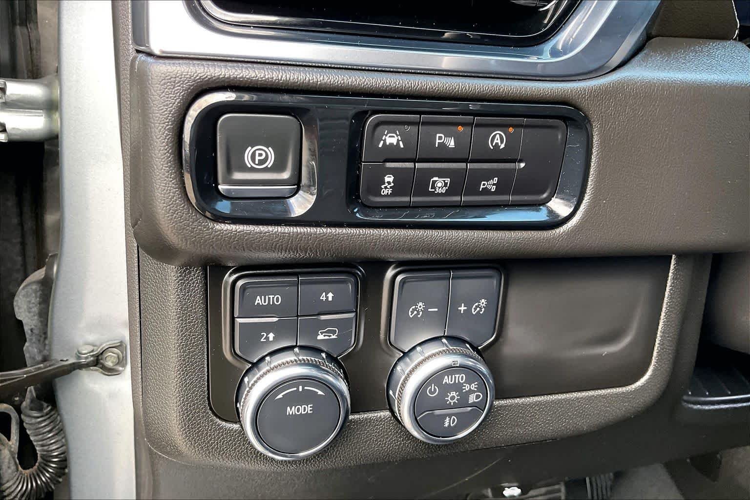 Used 2025 Sterling Metallic GMC Denali image 13