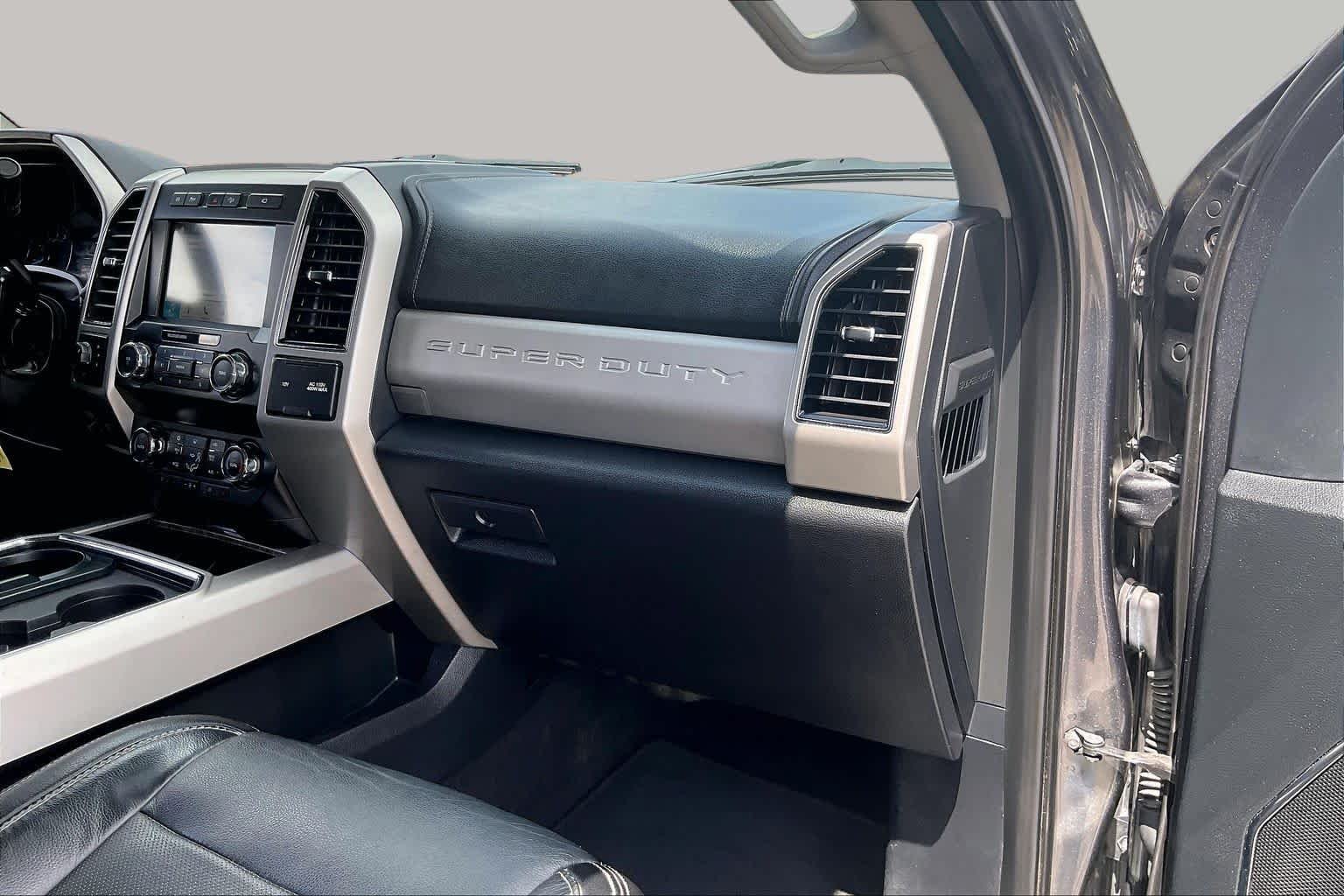 Used 2019 Magnetic Metallic Ford LARIAT image 17