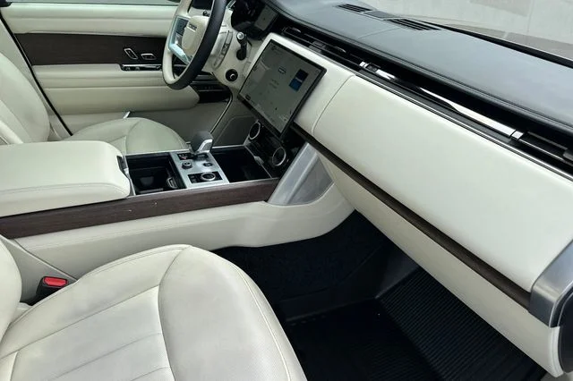 Used 2023 Lantau Bronze Metallic Land Rover Autobiography image 14