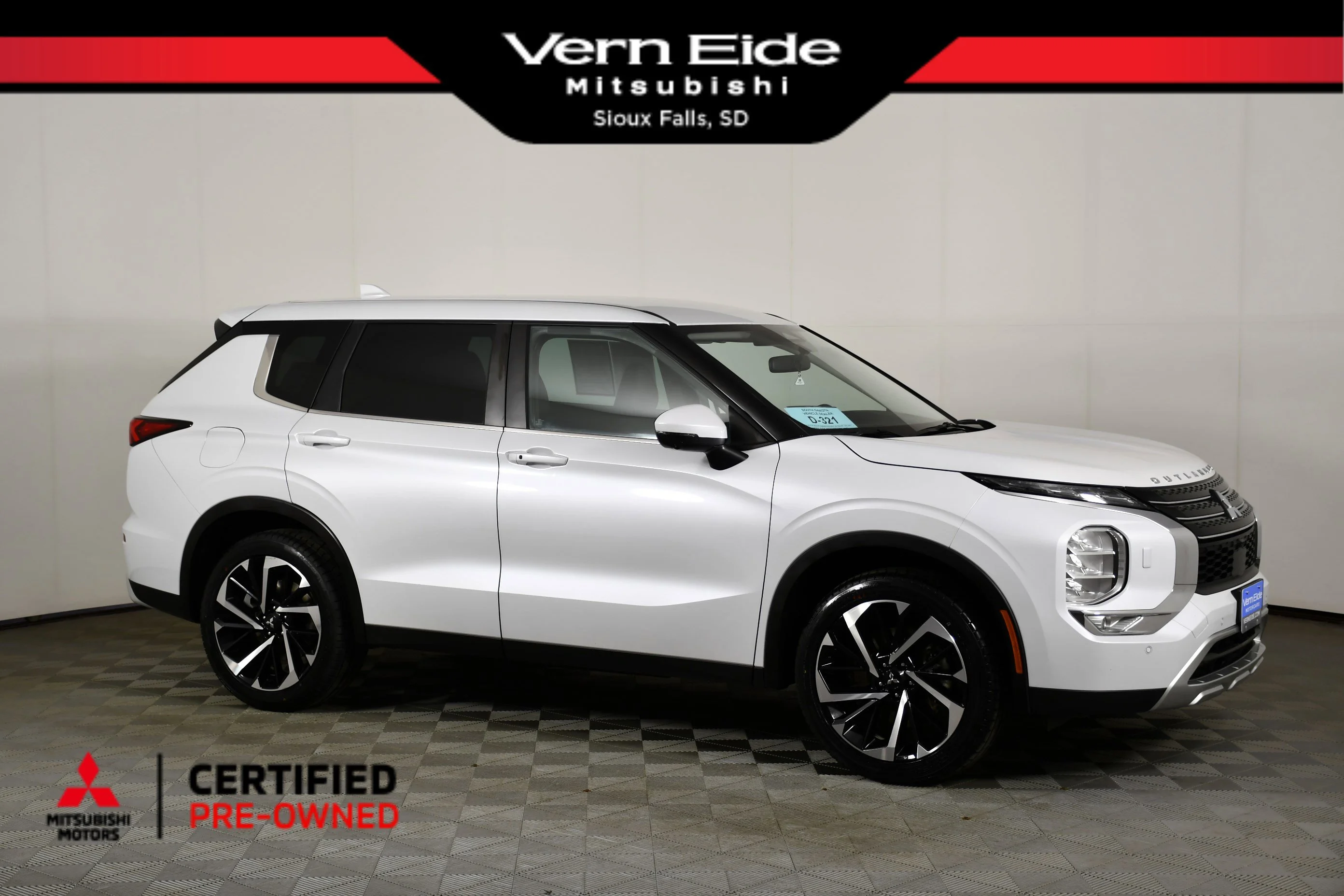 Certified Used 2023 White Diamond Mitsubishi SE image 1