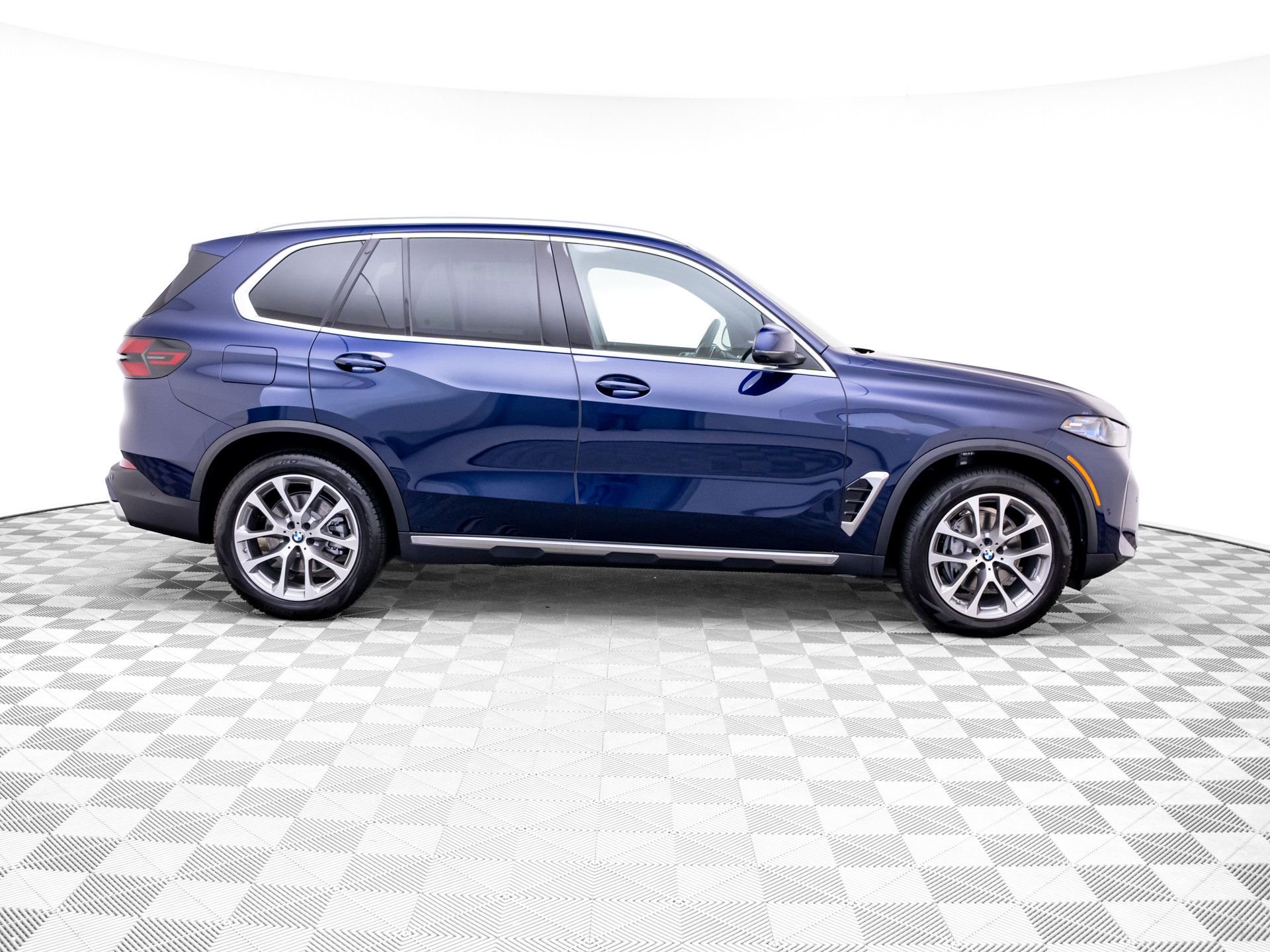New 2026 Tanzanite Blue II Metallic BMW xDrive40i image 8