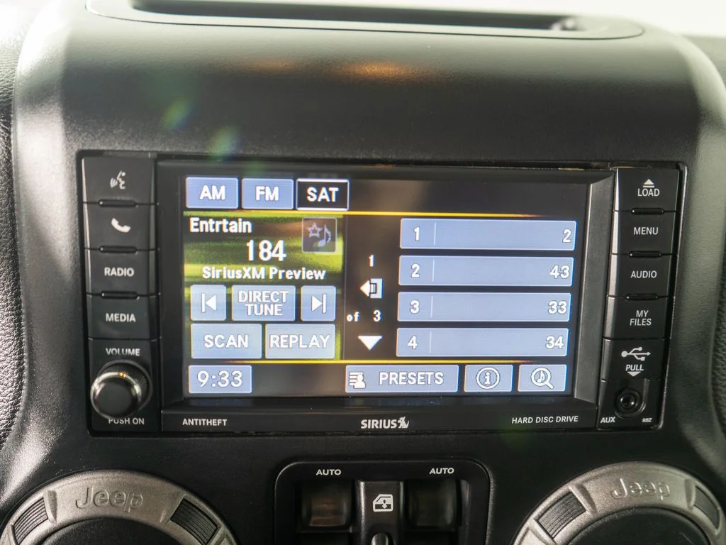 Used 2017 Silver Jeep Unlimited Sport image 18