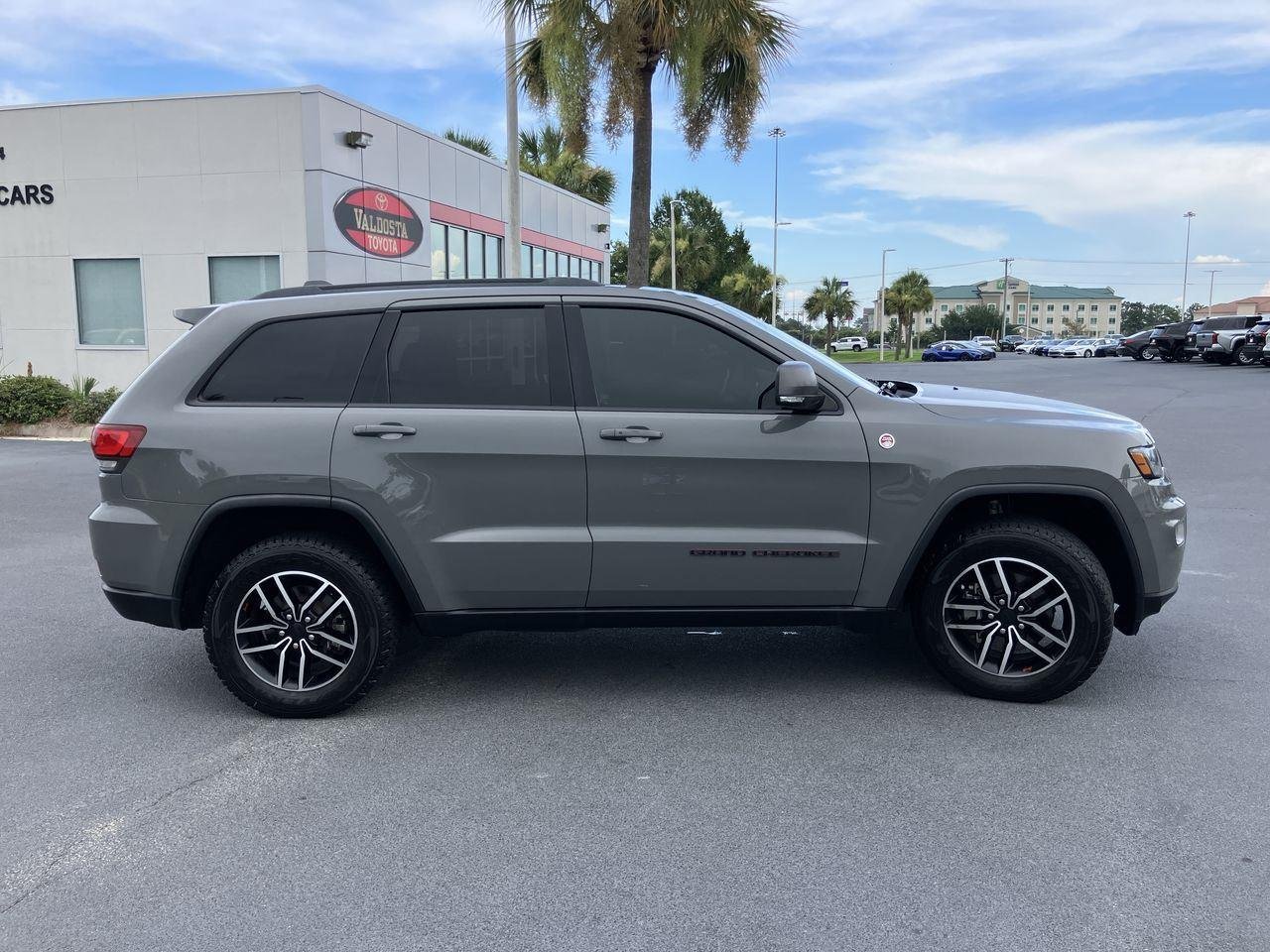 Used 2020 Gray (Sting-Gray Clearcoat) Jeep Trailhawk image 6