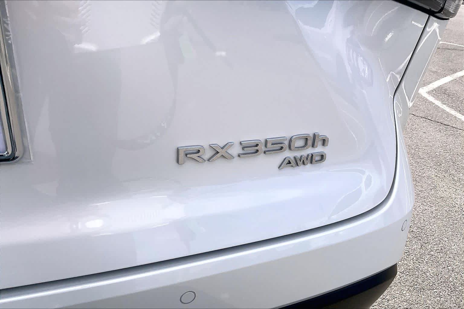Used 2025 Eminent White Pearl Lexus Premium Plus image 10