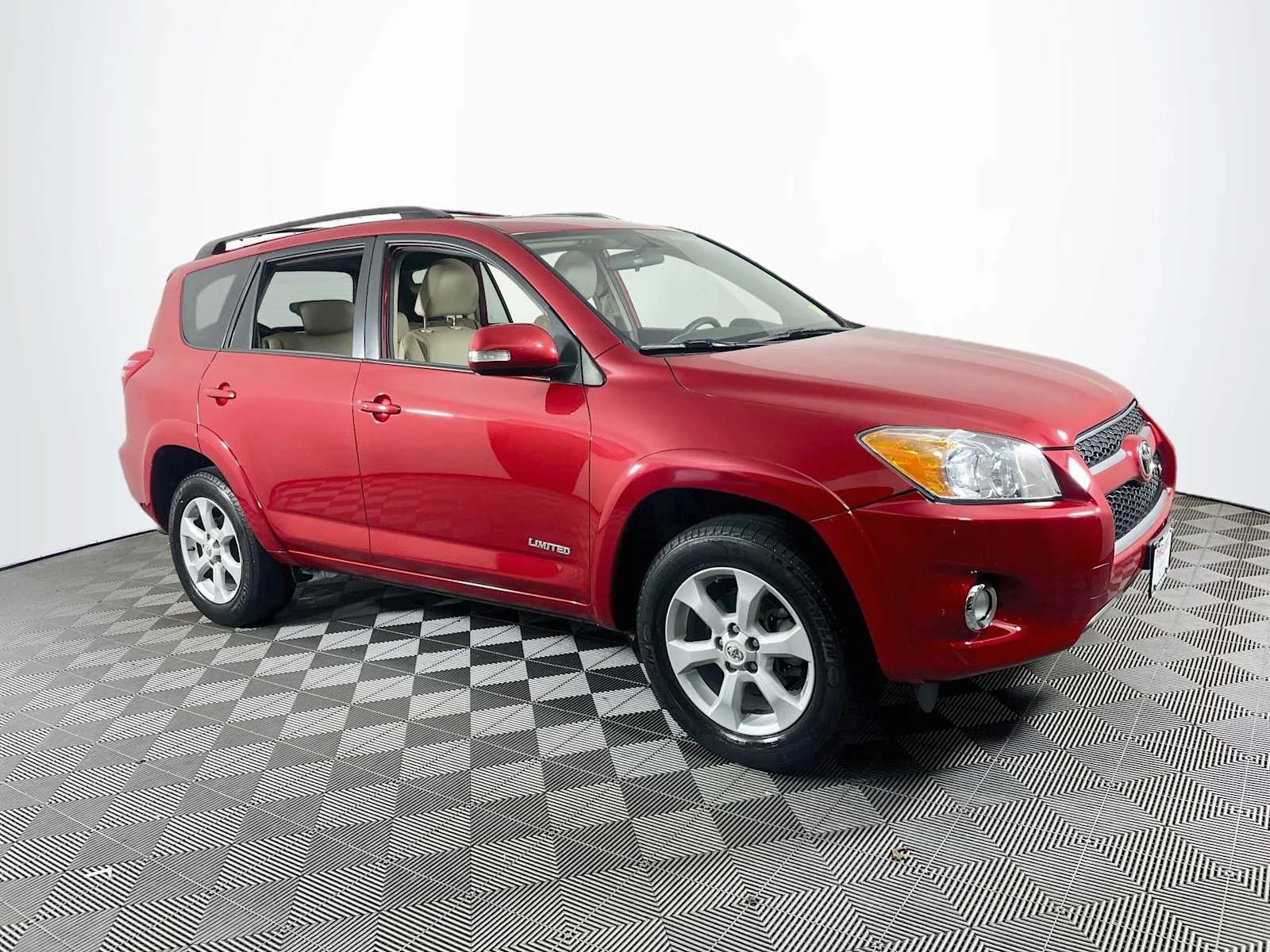 Used 2011 Barcelona Red Metallic Toyota Ltd image 3