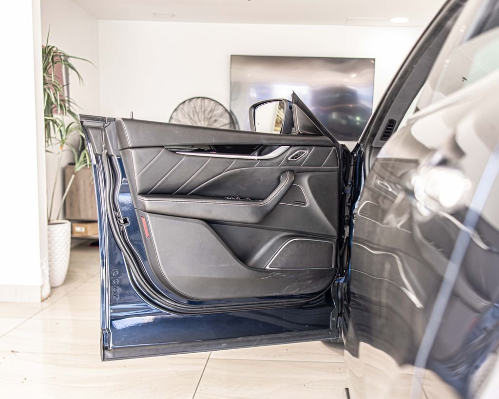 Used 2019 White Maserati S GranSport image 35