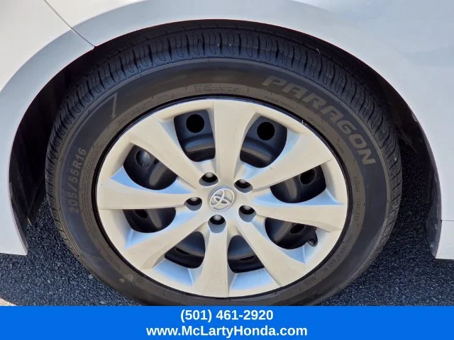 Used 2025 White Toyota LE image 18