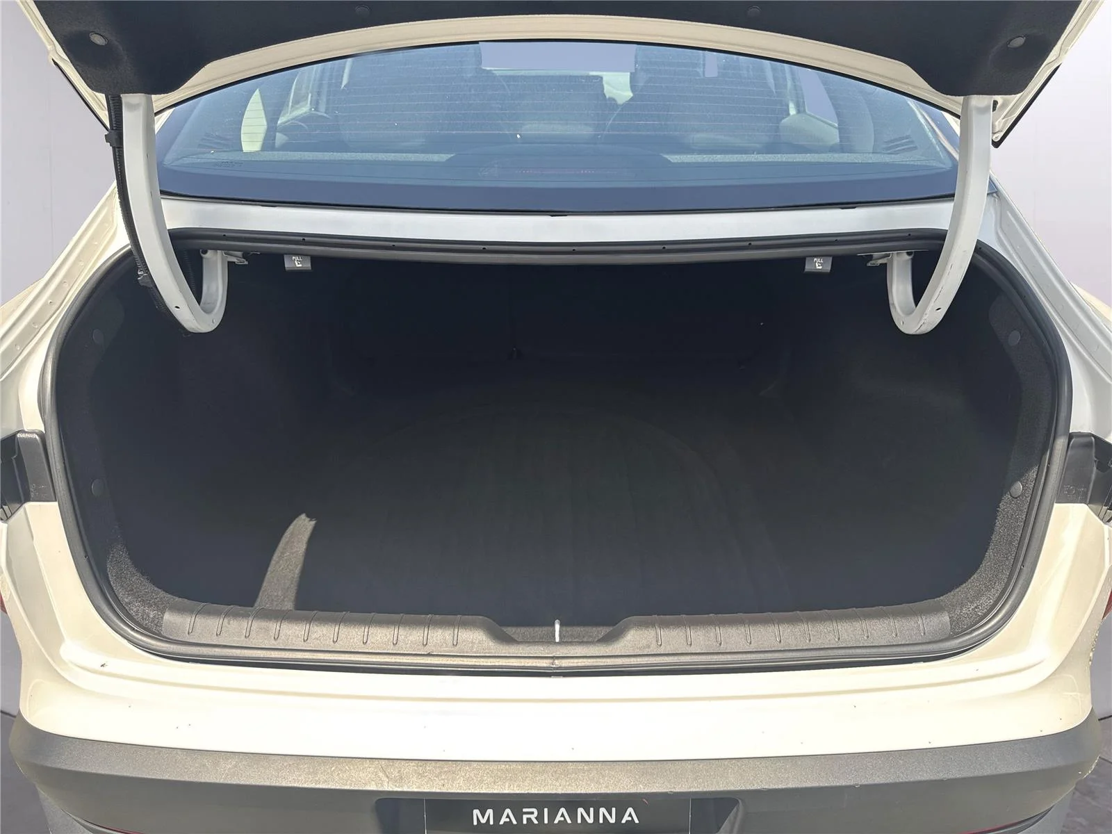Used 2025 Snow White Pearl Kia LXS image 32