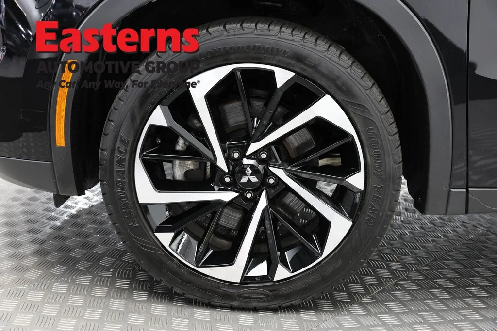 Used 2024 Black Mitsubishi SE image 33