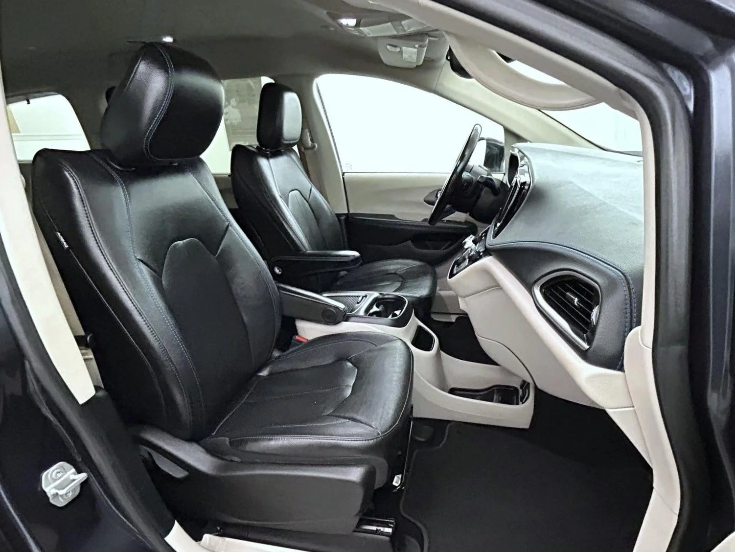 Used 2021 Gray Chrysler Touring L image 15
