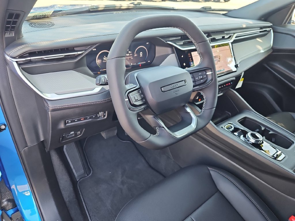 New 2026 Hydro Blue Pearl-Coat Exterior Paint Jeep Limited image 13