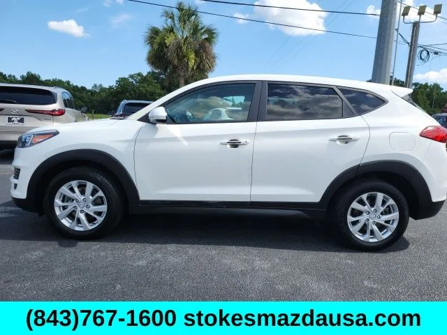 Used 2020 White Hyundai SE image 11