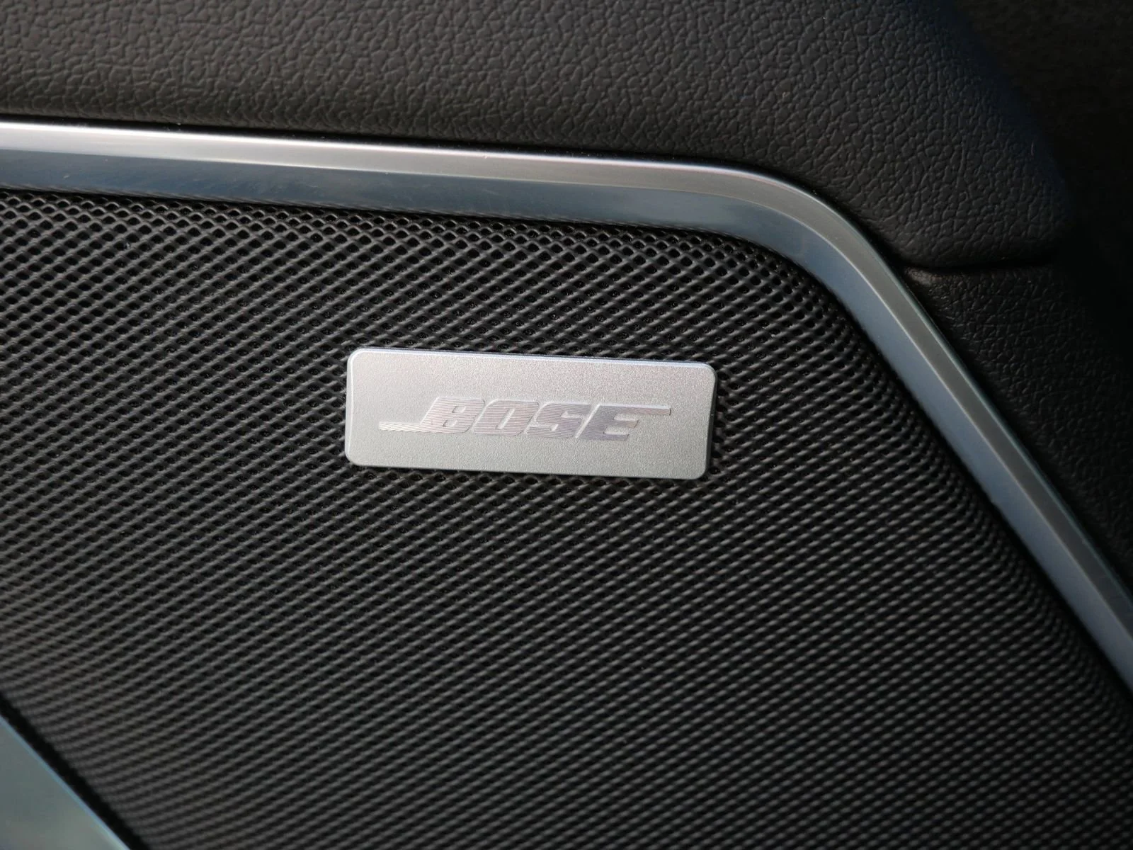 Used 2023 Sterling Metallic GMC SLT image 17