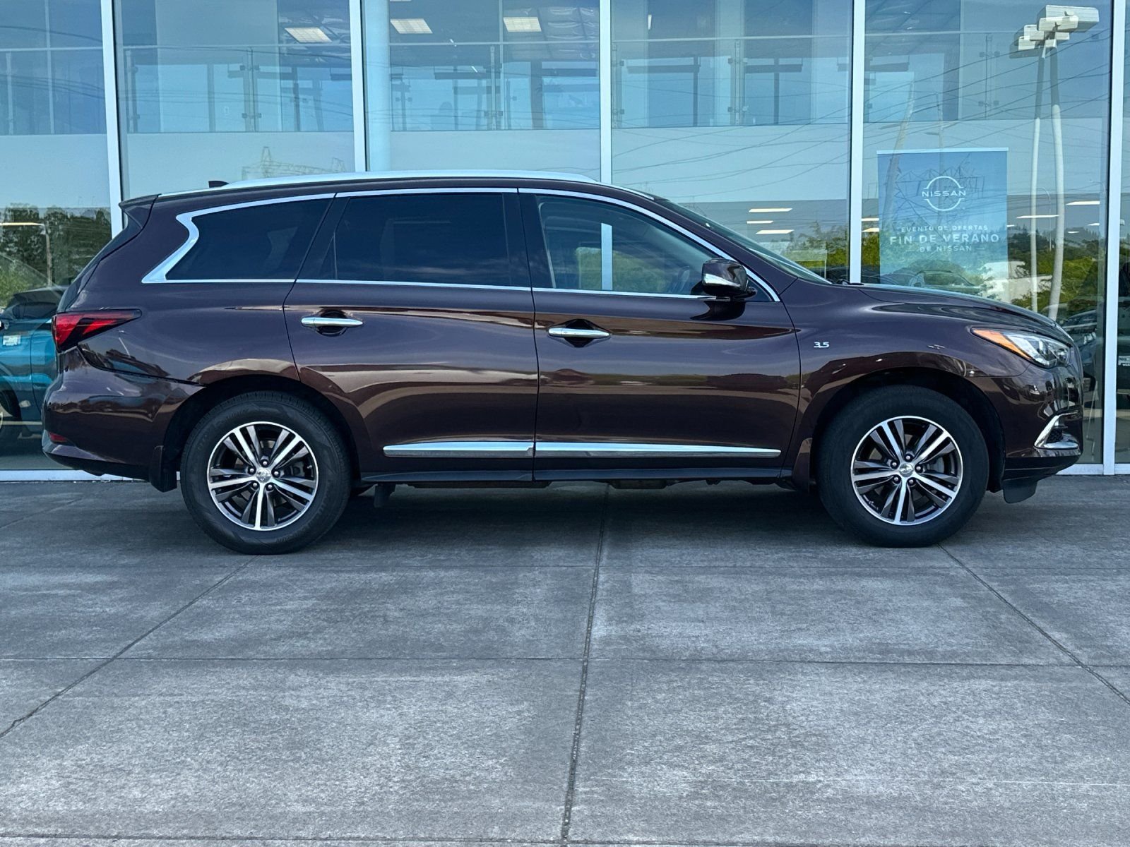 Used 2019 Mocha Almond INFINITI LUXE image 2