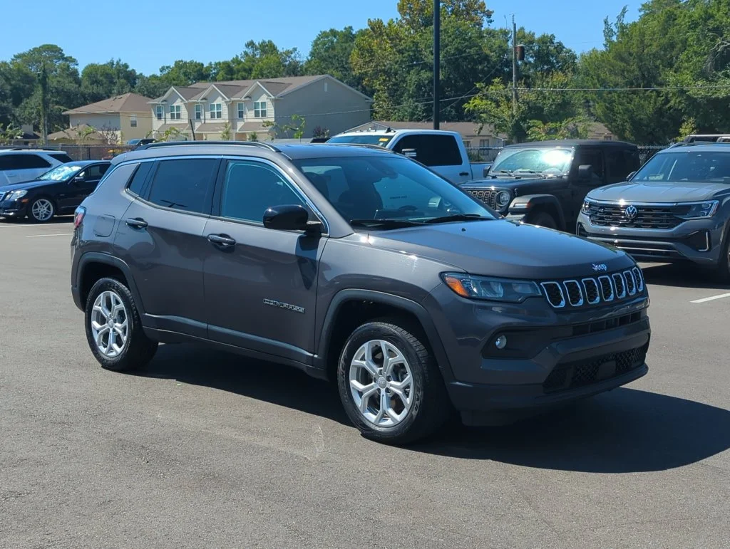 Used 2024 Gray Jeep Latitude image 9